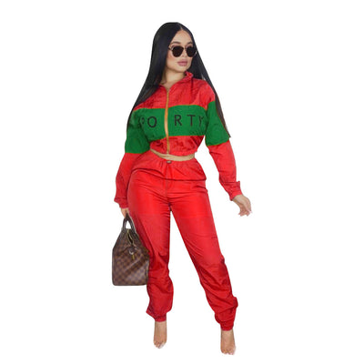 Gabardina con Costuras Bicolor y Estampado de Letras - Image 13