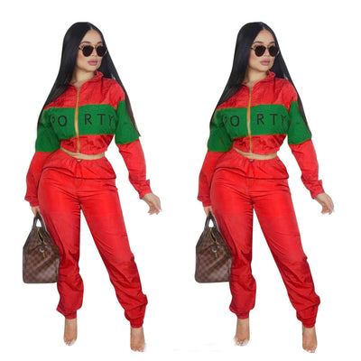Gabardina con Costuras Bicolor y Estampado de Letras - Image 14