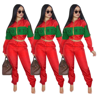Gabardina con Costuras Bicolor y Estampado de Letras - Image 15