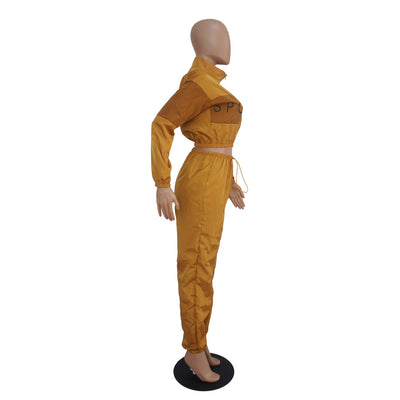 Gabardina con Costuras Bicolor y Estampado de Letras - Image 23