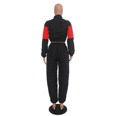 Gabardina con Costuras Bicolor y Estampado de Letras - Image 26