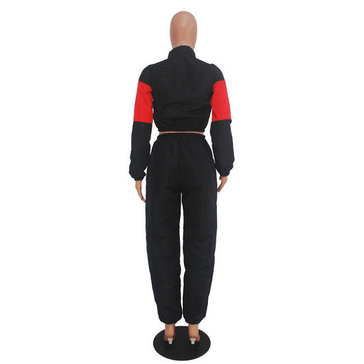Gabardina con Costuras Bicolor y Estampado de Letras - Image 26