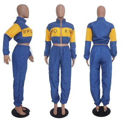 Gabardina con Costuras Bicolor y Estampado de Letras - Image 29