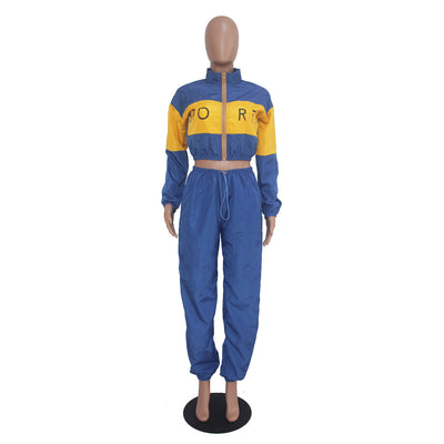 Gabardina con Costuras Bicolor y Estampado de Letras - Image 32