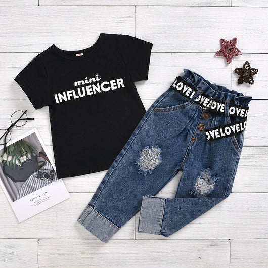 Conjunto Urbano: Camiseta Estampada con Pantalón Denim Rotos y Cinturón - Image 8