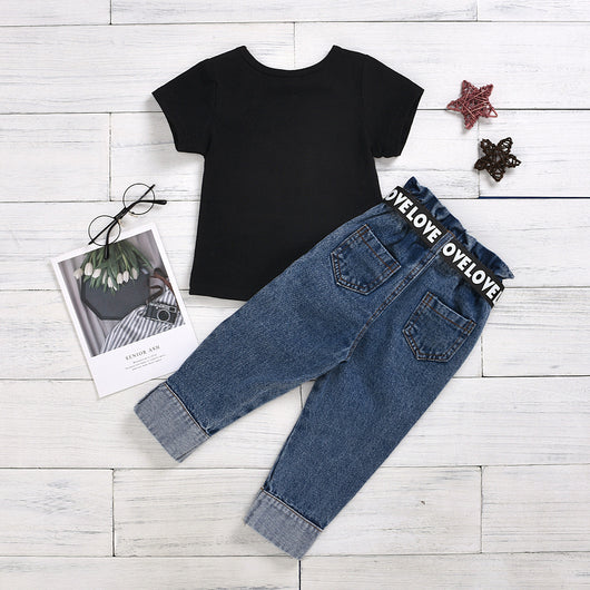 Conjunto Urbano: Camiseta Estampada con Pantalón Denim Rotos y Cinturón - Image 9