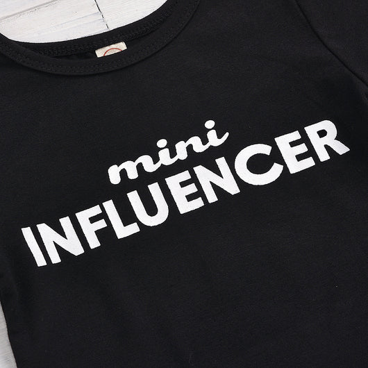 Conjunto Urbano: Camiseta Estampada con Pantalón Denim Rotos y Cinturón - Image 13