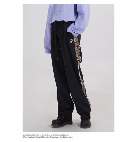 Pantalones Rectos Clásicos con Detalles Bordados Laterales - Image 9