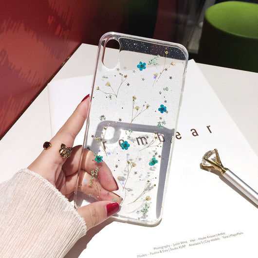 Funda para celular con flores secas en resina epoxi - Image 11