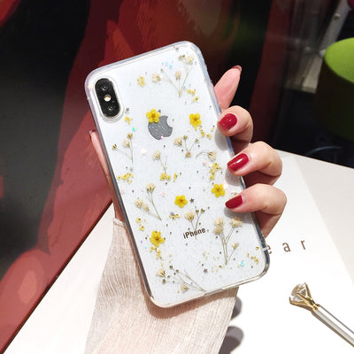 Funda para celular con flores secas en resina epoxi - Image 14