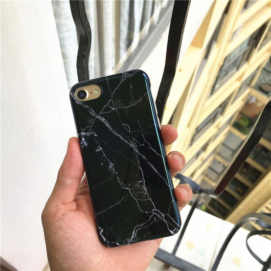 Funda para celular con cadena de perlas y mármol - Image 8