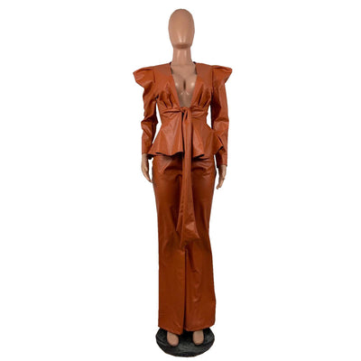 Conjunto Elegante con Top Drapeado y Pantalón Acampanado en Cuero Sintético - Image 12