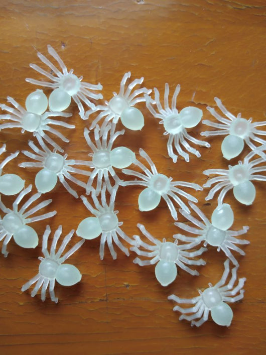 Araña de plástico para Halloween - Image 14