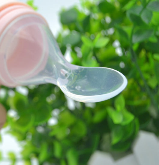 Cuchara Blanda de Silicona con Barrera para Papillas + Botella Exprimible Portátil - Image 12