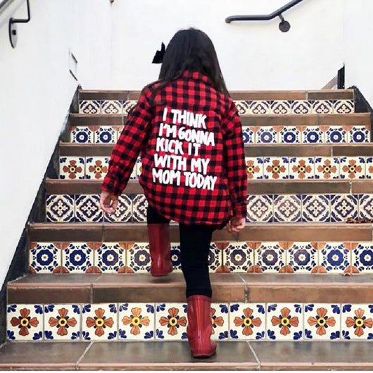 Blusa Infantil a Cuadros Rojo con Estampado de Letras - Image 9