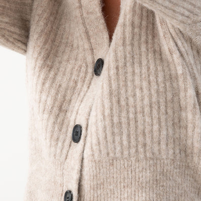Cardigan Corto Entallado Cintura Alta Cuello V Efecto Adelgazante - Image 15