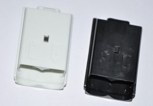 Control Inalámbrico Xbox 360 Negro y Blanco con Cubierta de Batería - Image 7