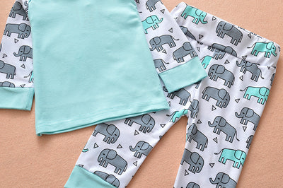 Conjunto de Tres Piezas Infantil con Capucha Diseño Elefante Adorable - Image 11