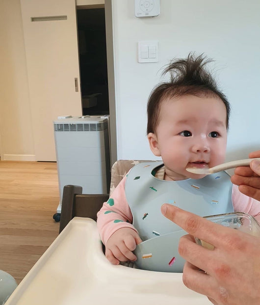 Baberos Impermeables de Silicona con Bolsillos para Bebé - Image 14