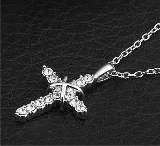 Cadena de Clavícula con Cruz de Jesús Tachonada - Image 11
