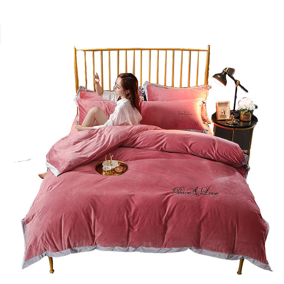 Juego de Cama Cuatro Piezas Terciopelo Cristal con Bordado