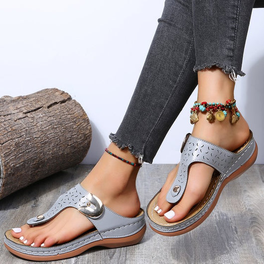 Sandalias Cómodas con Cuña y Hebilla Metálica Hueca para Mujer - Image 9
