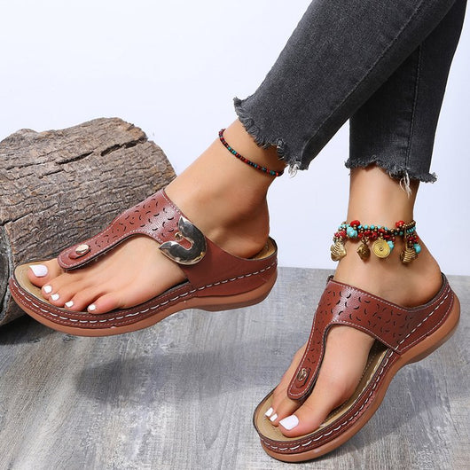 Sandalias Cómodas con Cuña y Hebilla Metálica Hueca para Mujer - Image 10