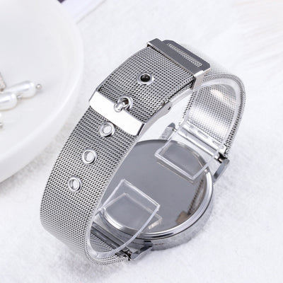 Reloj de Pulsera Dama Malla Dorada con Diseño de Corazón - Image 18