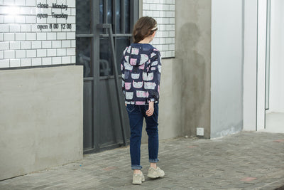 Chaqueta con Capucha y Estampado Moderno - Image 16