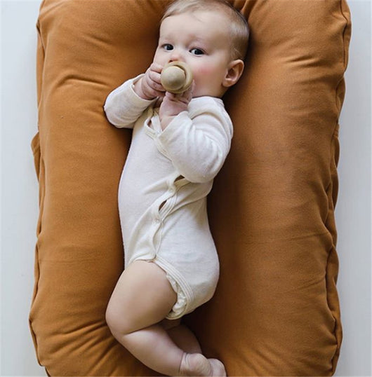 Nido Portátil para Bebé - Cuna de Algodón Premium con Almohada Integrada - Image 36