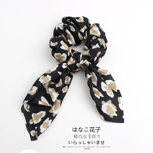 Pack 4 Scrunchies Elásticos con Diseño Leopardo, Floral y Pañuelo para Cabello - Image 7