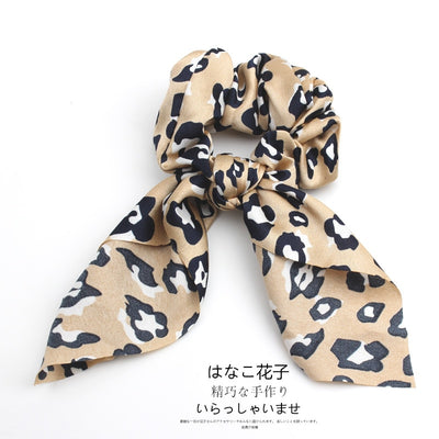 Pack 4 Scrunchies Elásticos con Diseño Leopardo, Floral y Pañuelo para Cabello - Image 9
