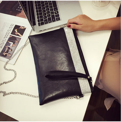 Clutch Sobre Elegante con Borlas - Diseño Minimalista en Negro - Image 11