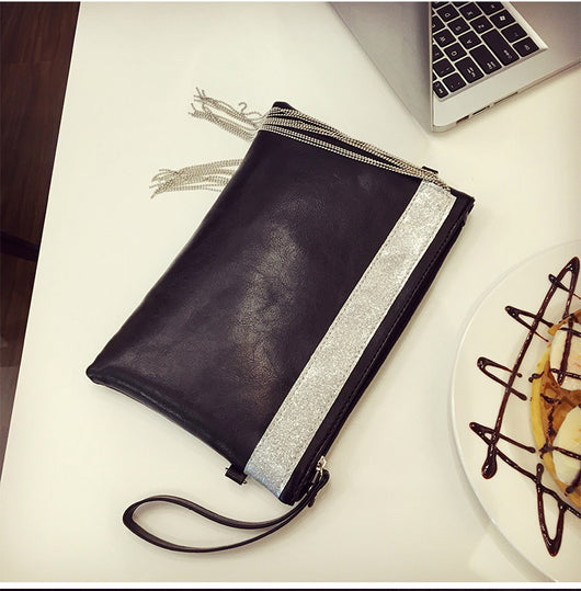 Clutch Sobre Elegante con Borlas - Diseño Minimalista en Negro - Image 13