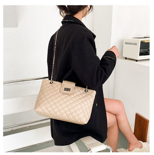 Bolsa de Hombro Grande con Cadena Dorada - Estilo Trendy Multiusos - Image 17