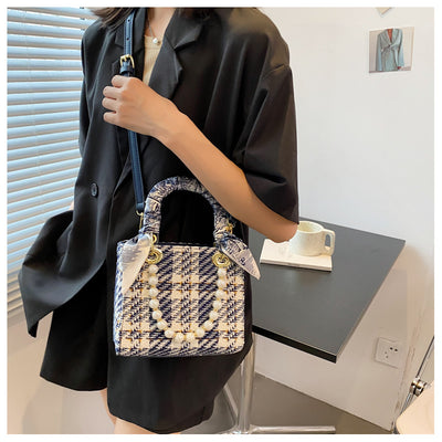 Bolso Diagonal Elegante con Perla y Diseño Asimétrico - Image 11