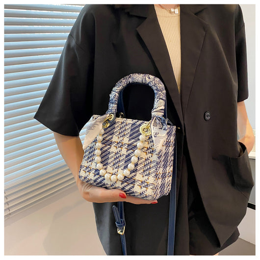 Bolso Diagonal Elegante con Perla y Diseño Asimétrico - Image 12