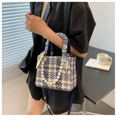 Bolso Diagonal Elegante con Perla y Diseño Asimétrico - Image 13