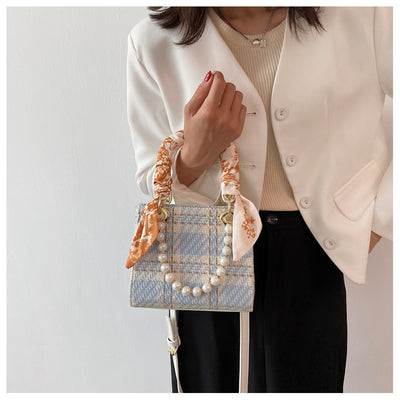 Bolso Diagonal Elegante con Perla y Diseño Asimétrico - Image 15