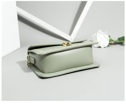 Bolso Mensajero de Cadena Dorada para Mujer - Versátil y Moderno - Image 12