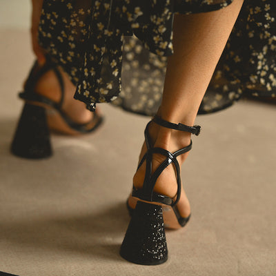 Sandalias de tacón alto con punta abierta y hebilla brillante - Image 12