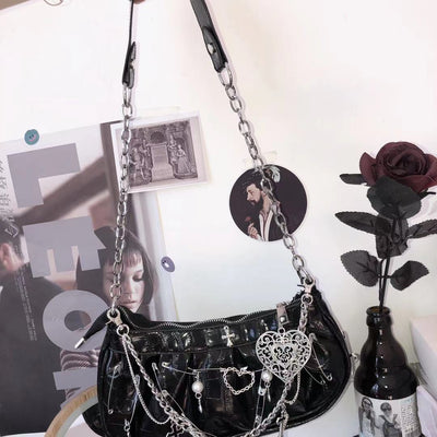 Bolso Bandolera Gótico de Cuero Charol con Diseño Plisado Multiuso - Image 9
