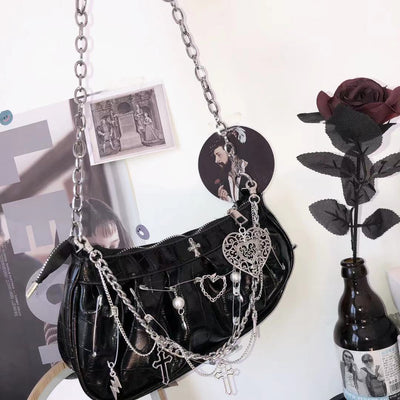 Bolso Bandolera Gótico de Cuero Charol con Diseño Plisado Multiuso - Image 11