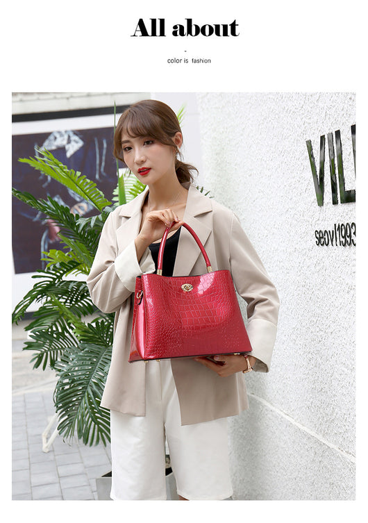 Bolso Mensajero de Cuero Charol con Bandolera Única - Image 12