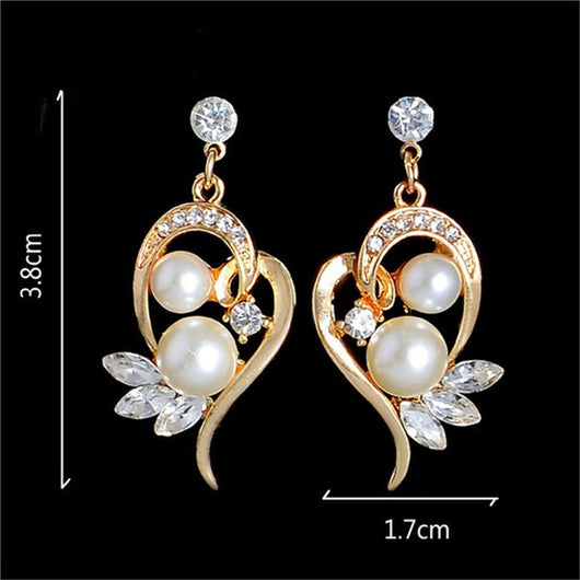 Gold-toned heart-shaped necklace and dangle earrings set with clear rhinestones and faux pearls. - Image 17