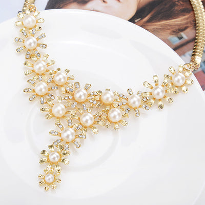 Gold-toned heart-shaped necklace and dangle earrings set with clear rhinestones and faux pearls. - Image 20
