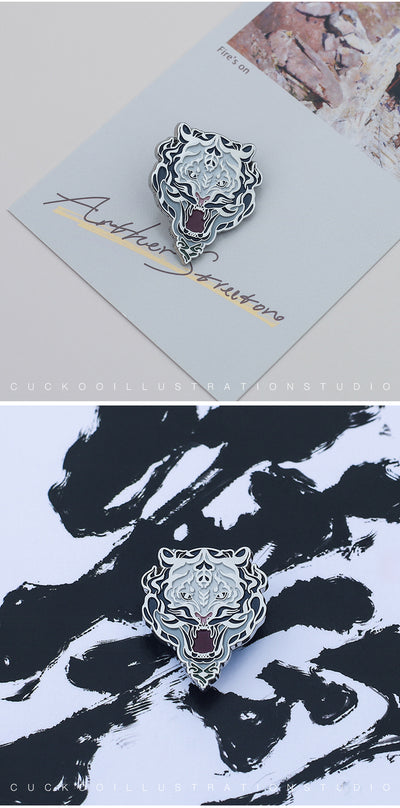 Broche Diseño Tigre Blanco en Metal Plateado - Image 8
