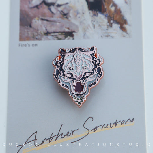 Broche Diseño Tigre Blanco en Metal Plateado - Image 9