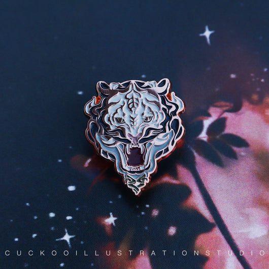 Broche Diseño Tigre Blanco en Metal Plateado - Image 11