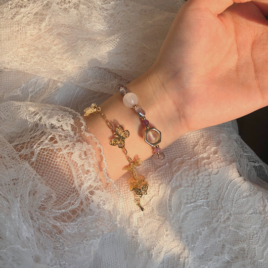 Pulsera de Amatista y Piedra de Luna con Mariposa de Metal - Diseño Exclusivo - Image 9